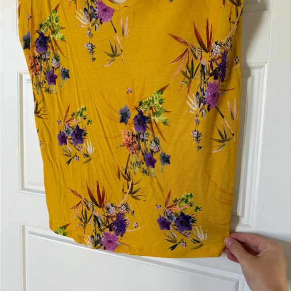 Zara Women’s Yellow Floral V-Neck Blouse - Picture 5 of 8